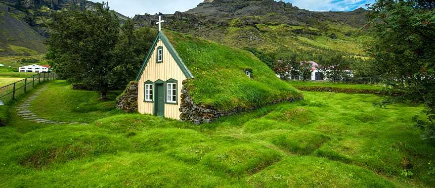 Hofskirkja turf church in the Öræfi region in South-East Iceland