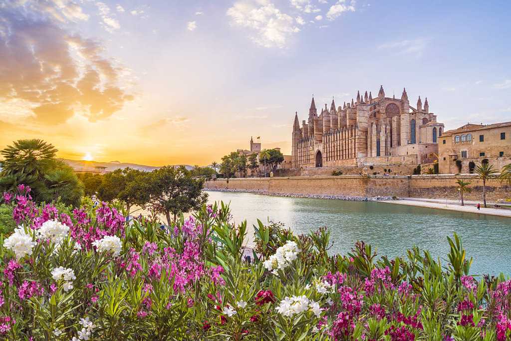 Cathedral La Seu at sunset, Mallorca, Spain