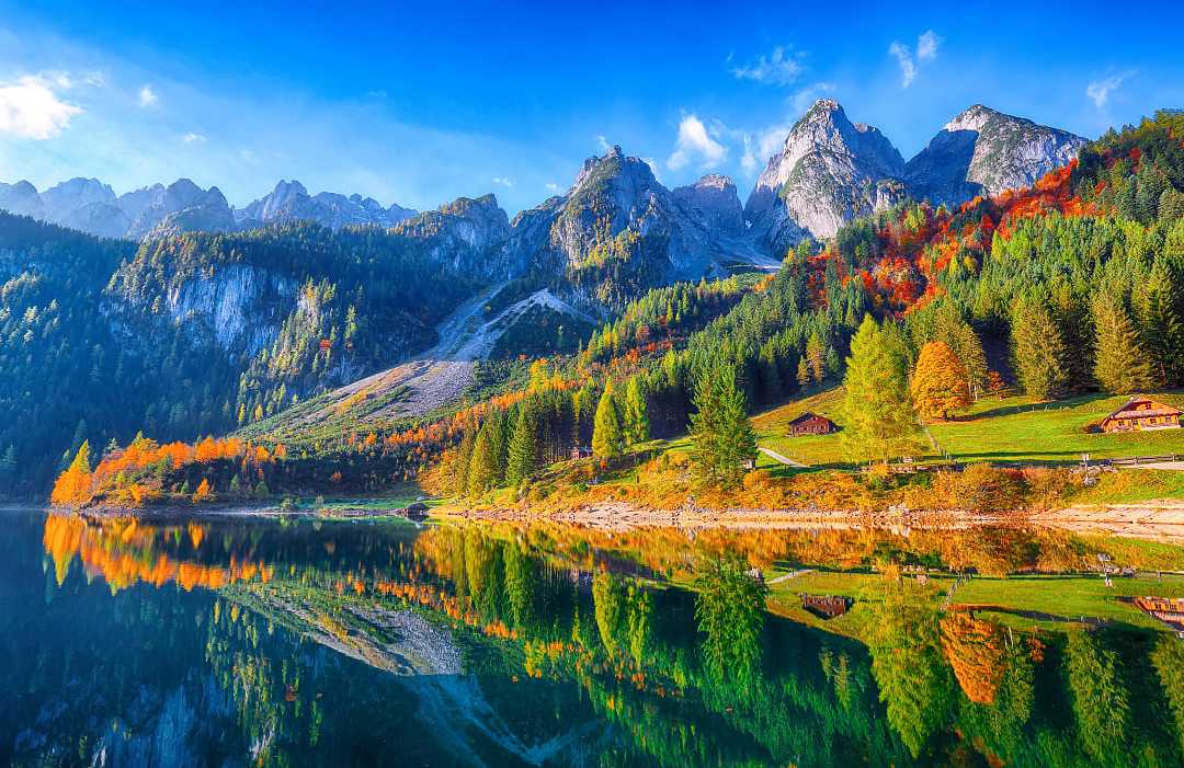 Fall colors at Gosauseen Lake in Austria
