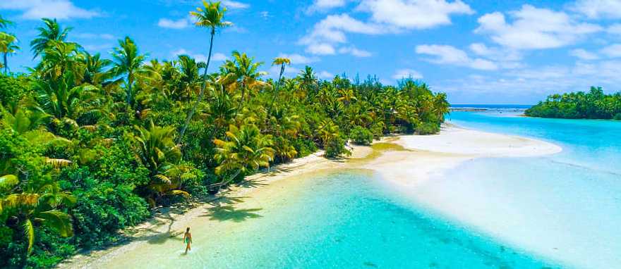 Ocean shoreline in Cook Islands