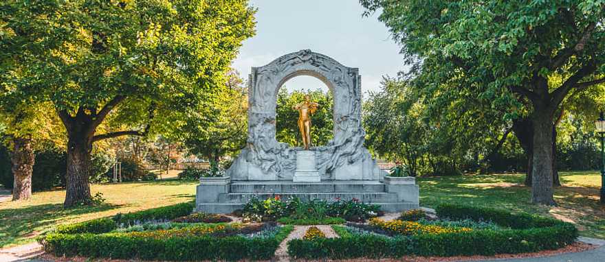 Johann Strauss monument in Stadtpark, Vienna. Photo courtesy of Austria Tourism / Stefan Strasser Golden Johann Strauss statue in Stadtpark, Vienna, surrounded by trees and a beautiful garden setting
