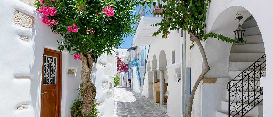 Streets of Oai in Santorini, Greece