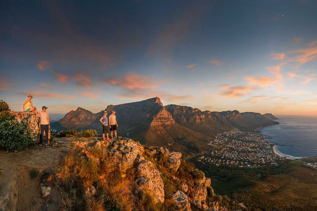 Couples hiking Lions Head in Cape Town.