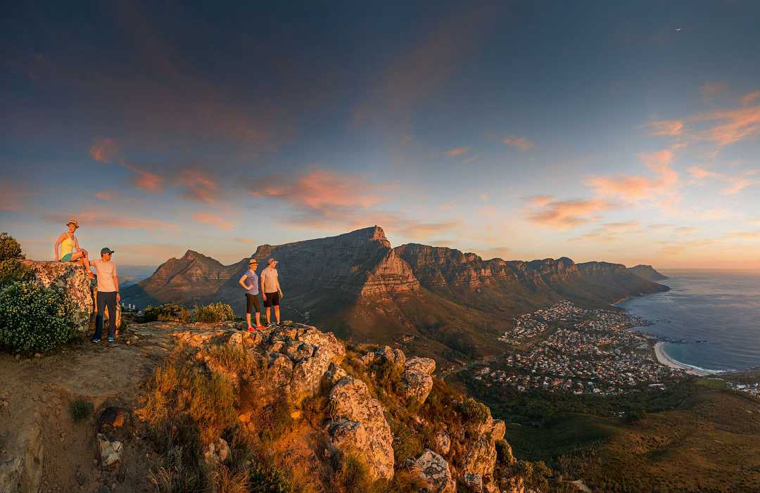 Couples hiking Lions Head in Cape Town.