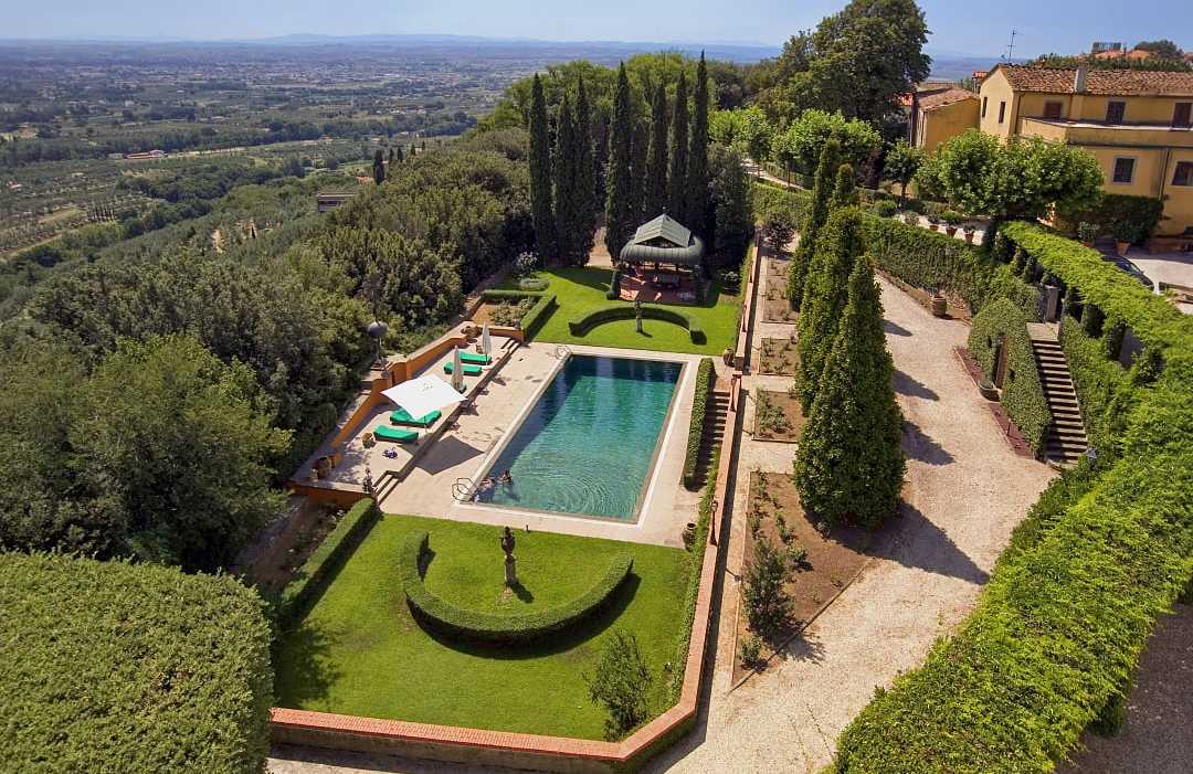 Tuscany, Italy Luxurious Villa accommodations in the Tuscan hills of Florence, Italy