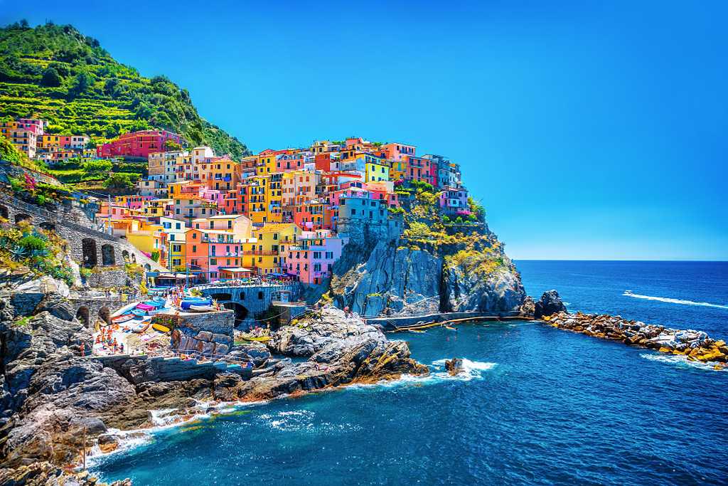 Cliffside village of Manarola in the Cinque Terre, Italy