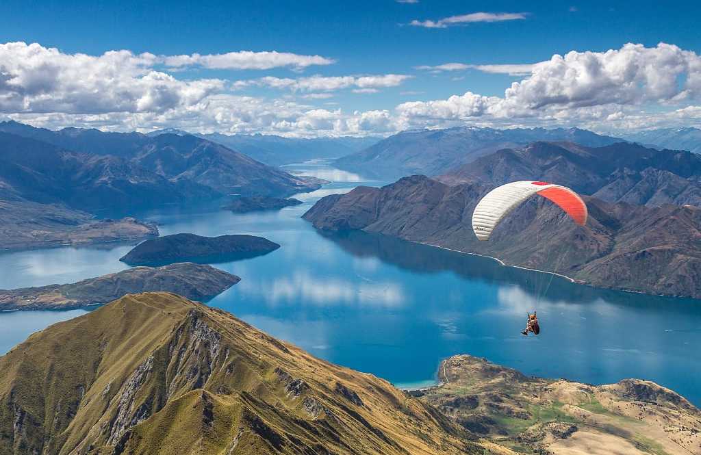 Paragliding in Wanaka, New Zealand Paragliding in Wanaka, New Zealand