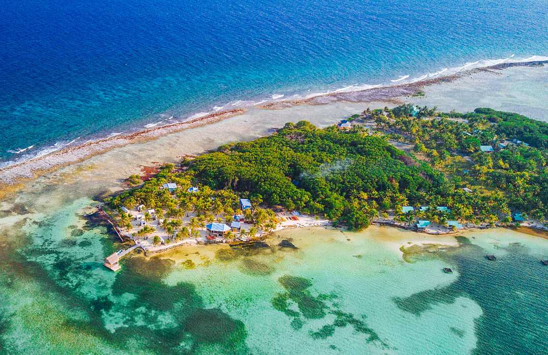 Glover's Reef Atoll, Belize Glover's Reef Atoll, Belize