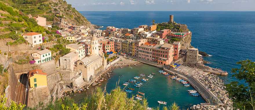 Vernazza in the Cinque Terre, Italy Vernazza, one of the five centuries-old landmarks where car traffic is prohibited, Cinque Terre National Park, Italy